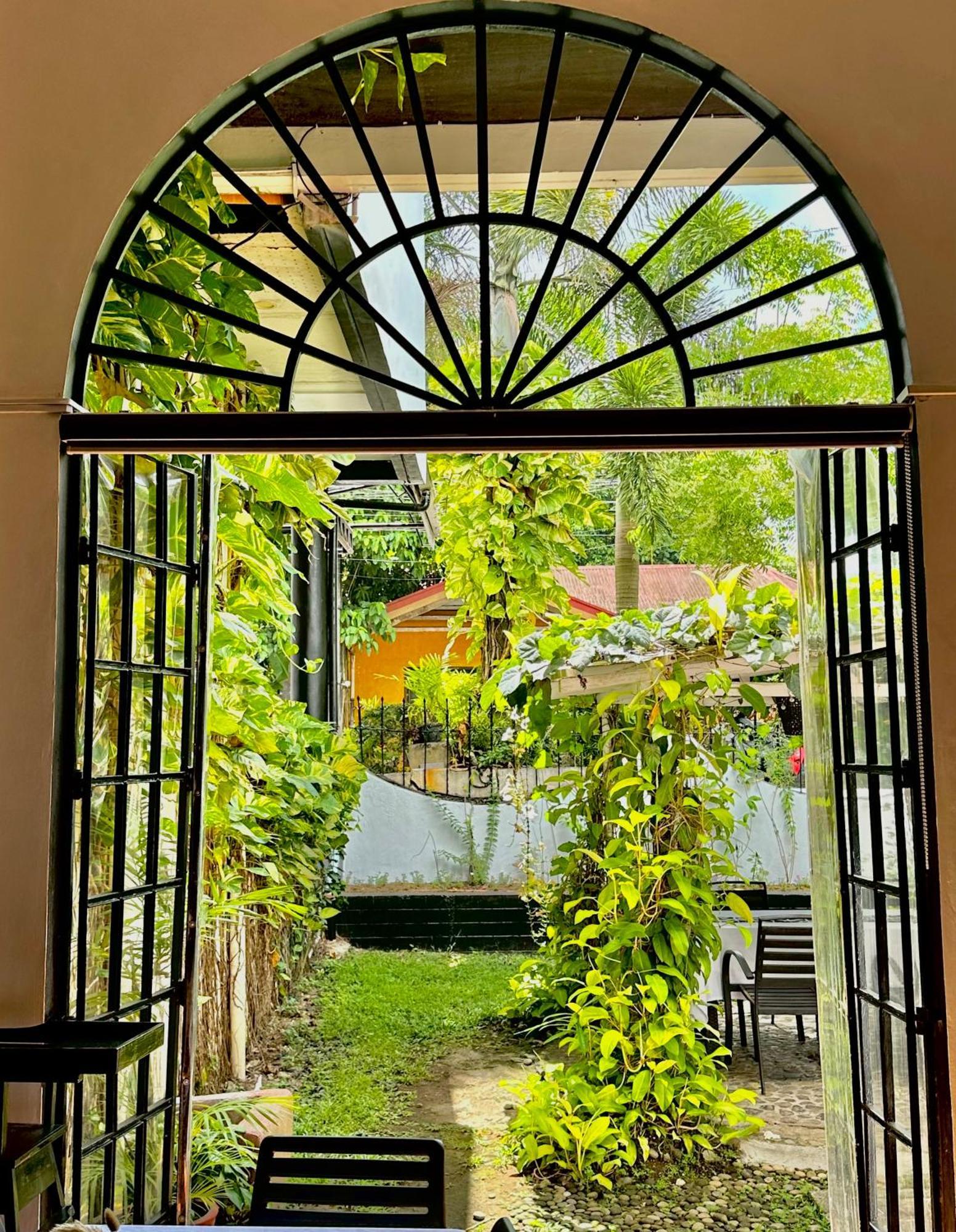 Fernando'S Hotel Sorsogon エクステリア 写真